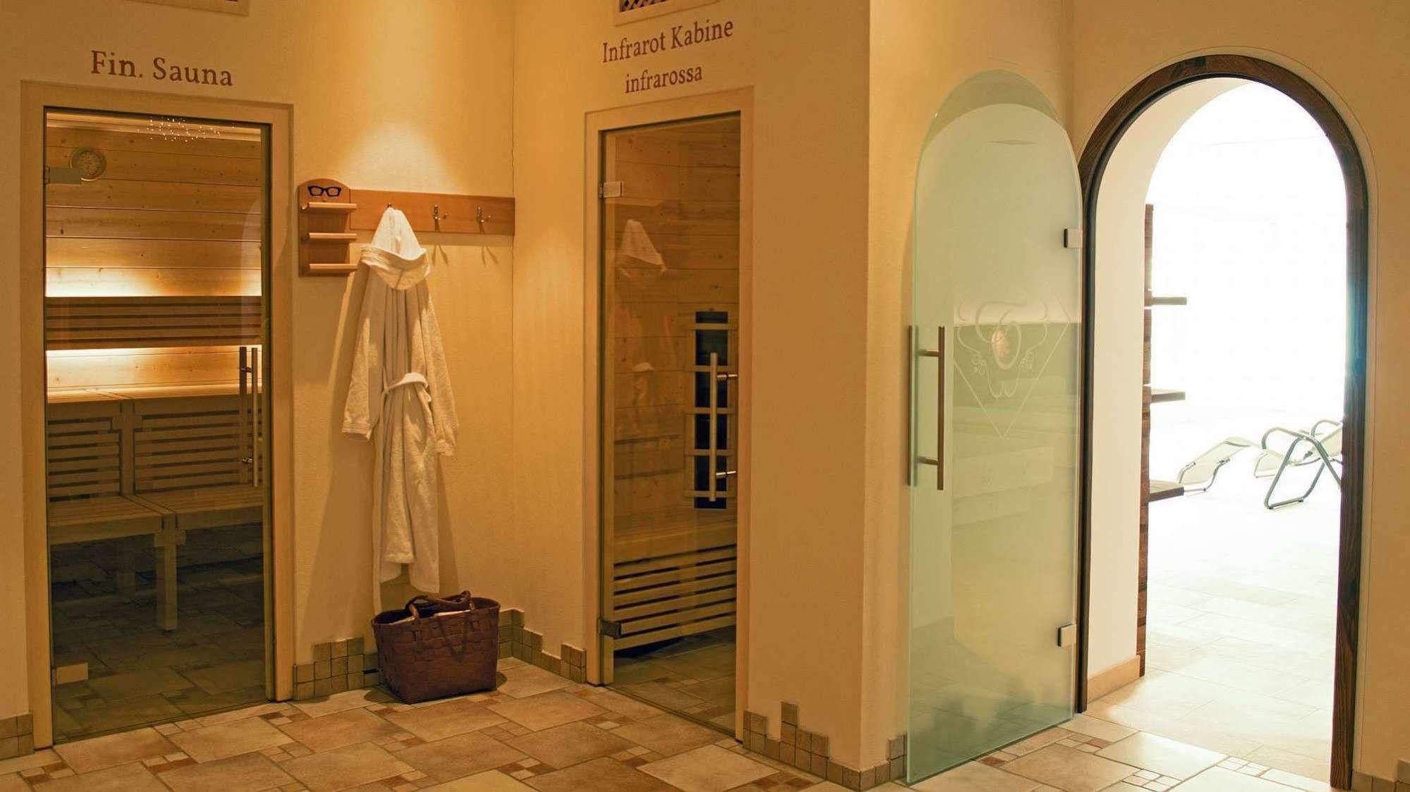 Hotel Trenker Браєс Екстер'єр фото