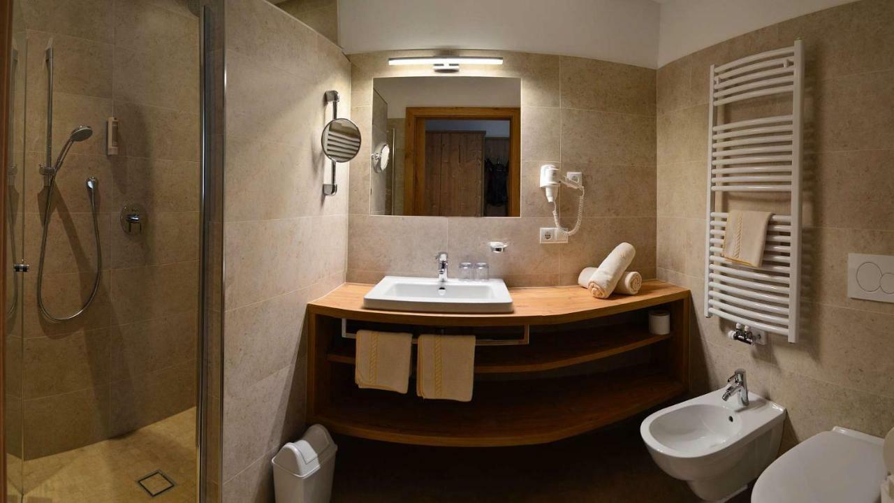 Hotel Trenker Браєс Екстер'єр фото
