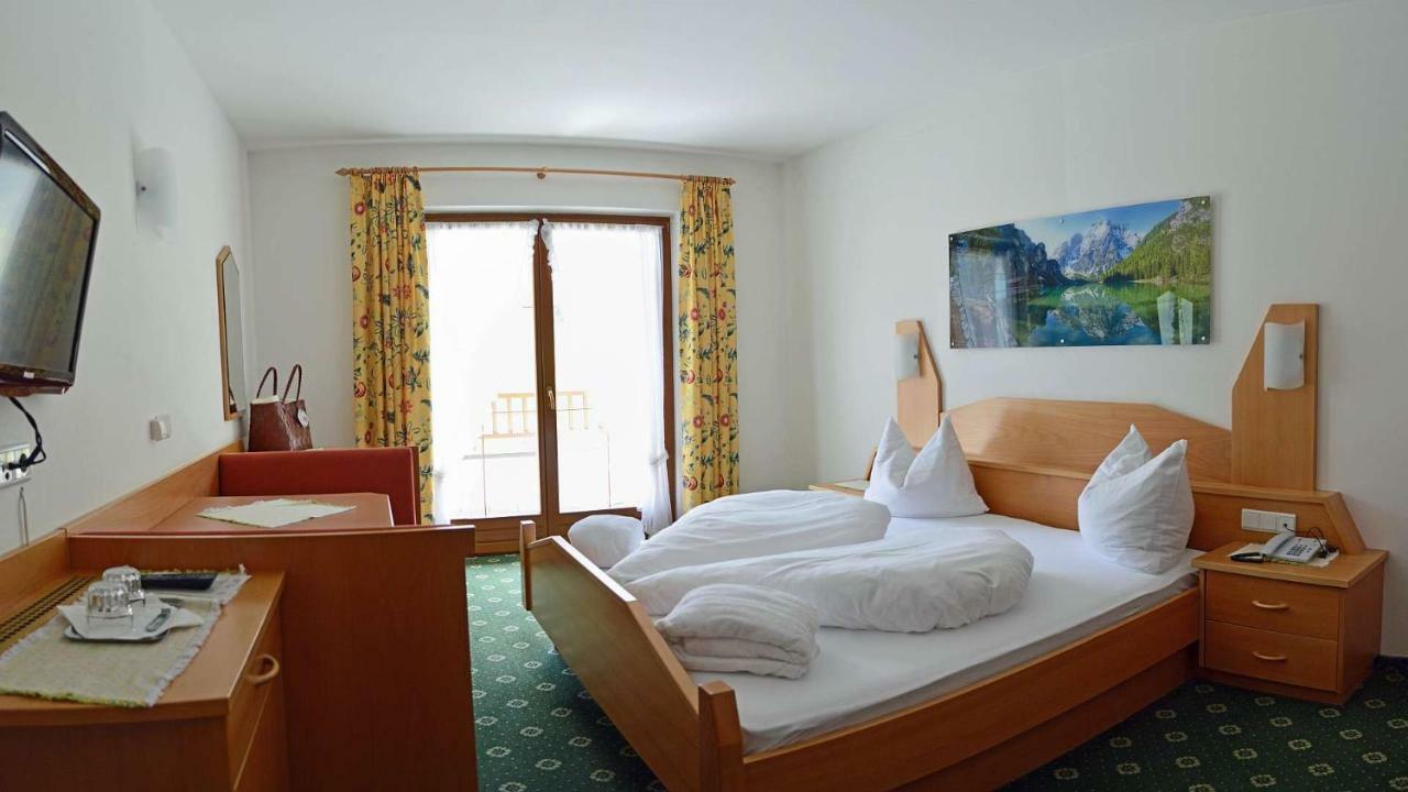Hotel Trenker Браєс Екстер'єр фото