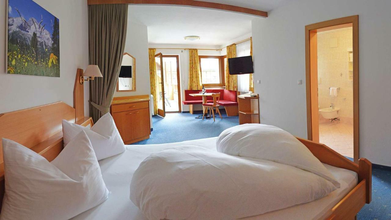 Hotel Trenker Браєс Екстер'єр фото