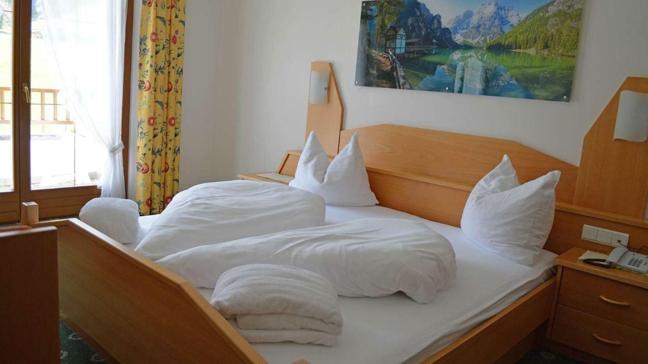 Hotel Trenker Браєс Екстер'єр фото