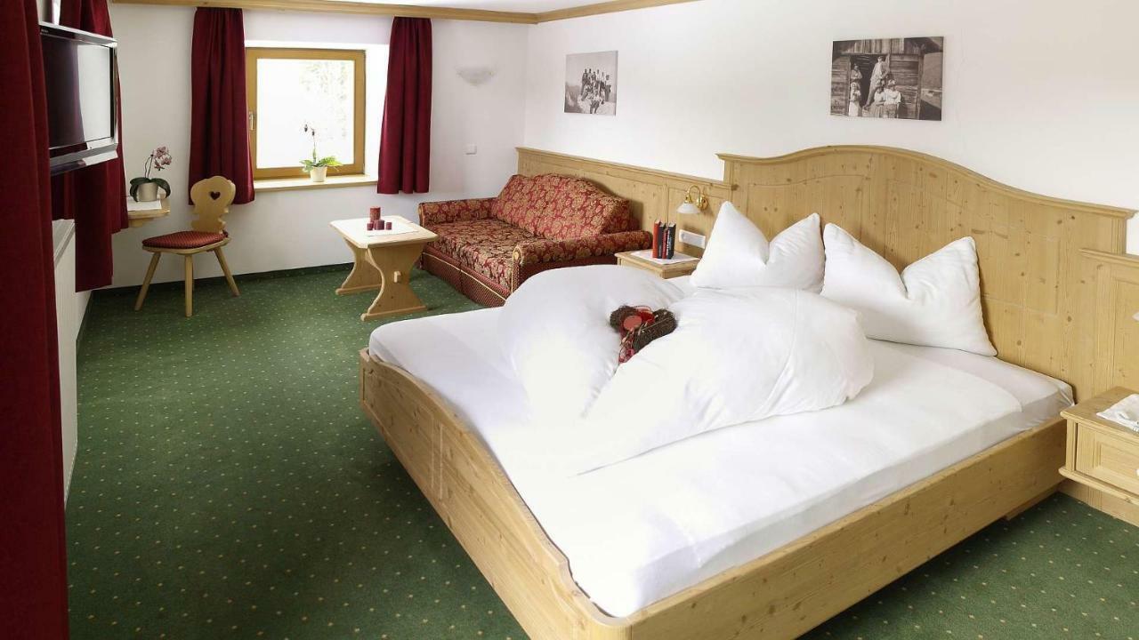 Hotel Trenker Браєс Екстер'єр фото