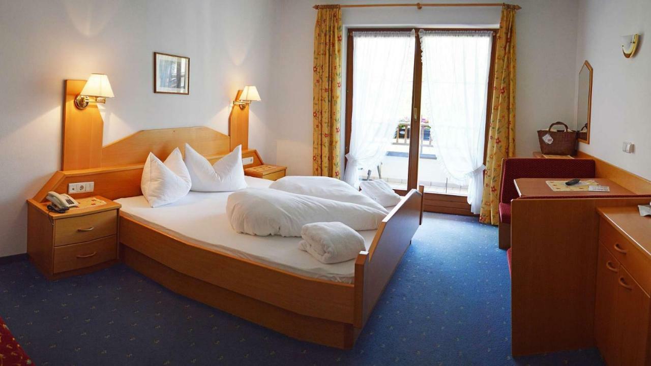 Hotel Trenker Браєс Екстер'єр фото