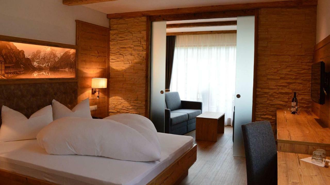 Hotel Trenker Браєс Екстер'єр фото