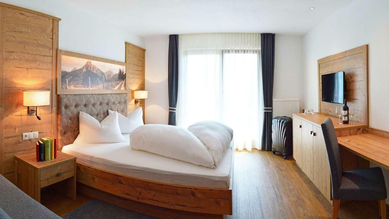 Hotel Trenker Браєс Екстер'єр фото