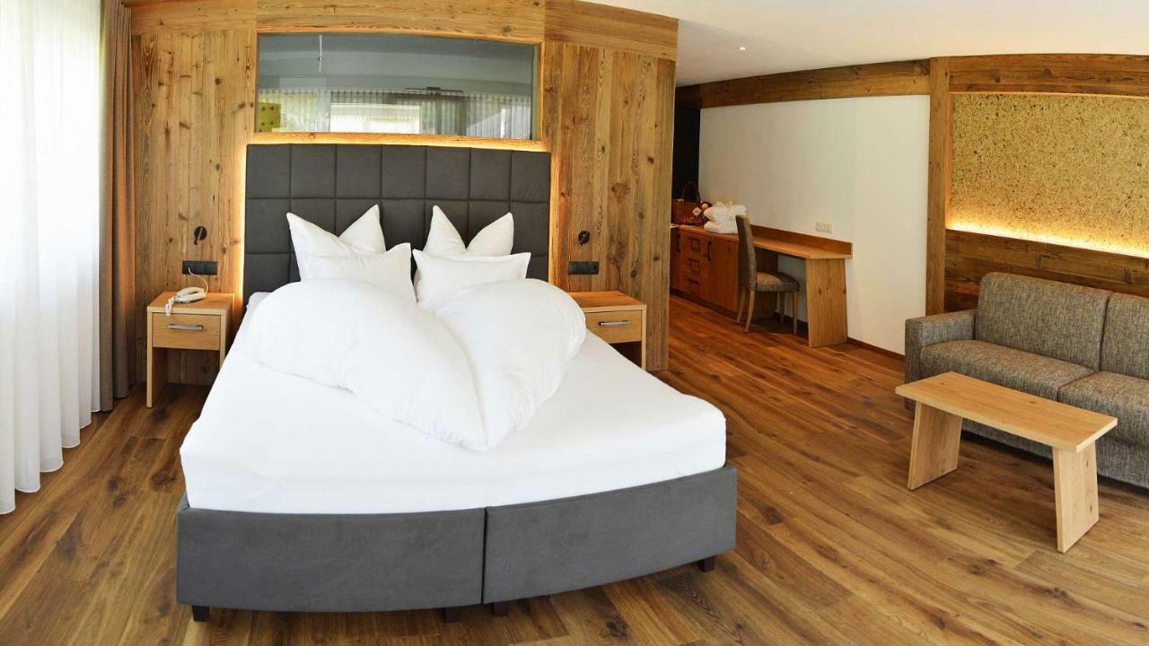 Hotel Trenker Браєс Екстер'єр фото