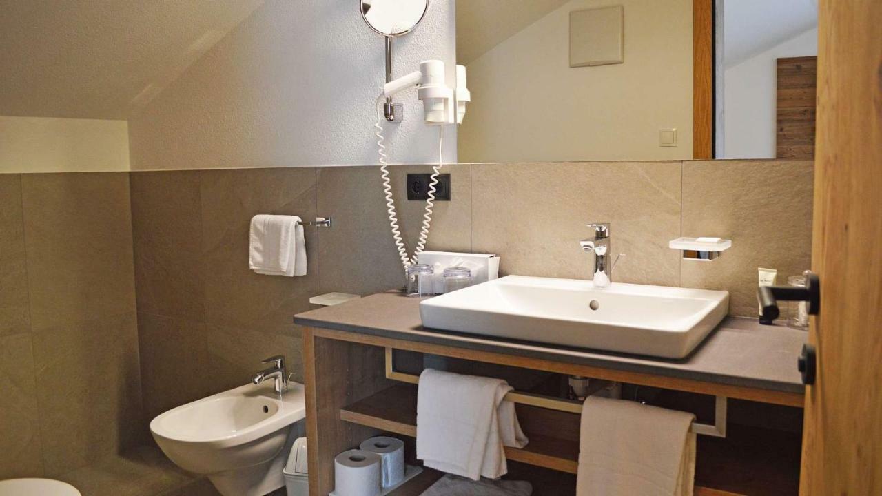 Hotel Trenker Браєс Екстер'єр фото