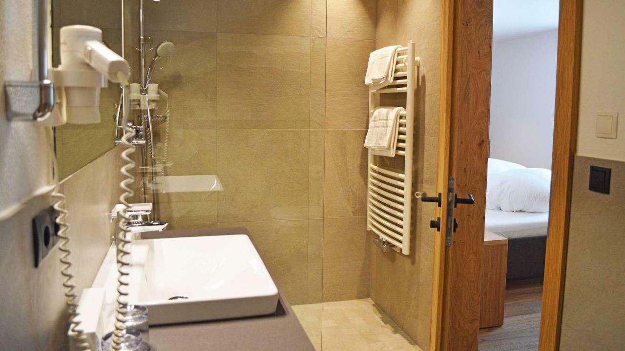 Hotel Trenker Браєс Екстер'єр фото