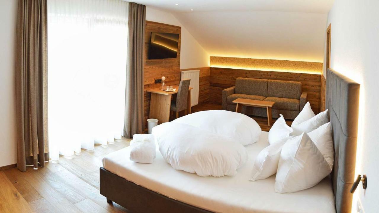 Hotel Trenker Браєс Екстер'єр фото